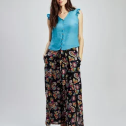 Blouse Sans Manches Ajustée Avec Boutons